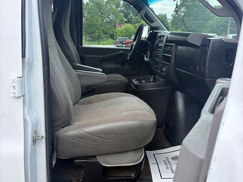 Used 2017 Chevrolet Express 3500 LT w/ LT Preferred Equipment Group RWD image 10