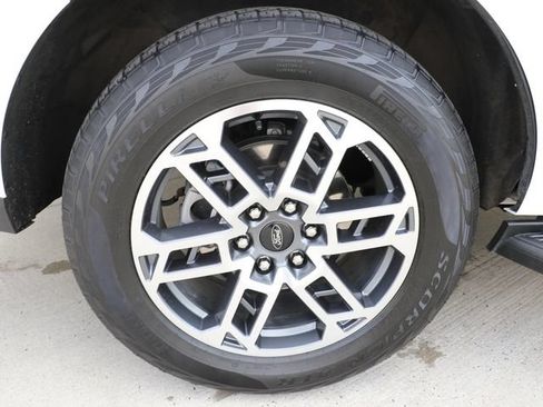 Used 2025 Ford Expedition Active AWD/4WD image 8