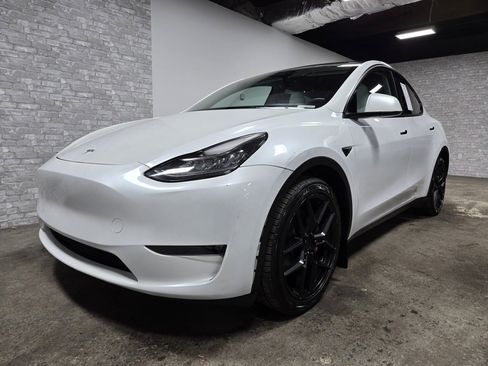 Used 2023 Tesla Model Y Long Range image 5