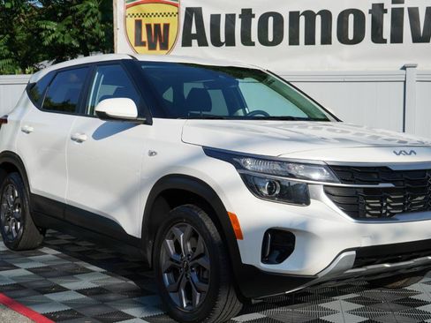 Used 2024 Kia Seltos LX AWD/4WD image 2