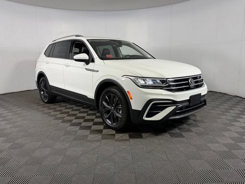 Used 2024 Volkswagen Tiguan SE AWD/4WD image 3
