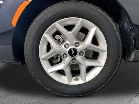 Certified 2025 Kia Soul LX image 9