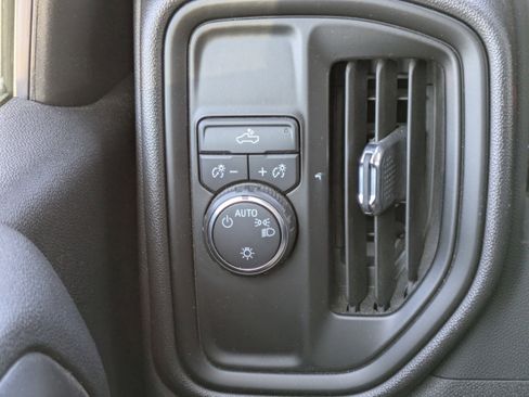 Used 2022 Chevrolet Silverado 1500 Custom image 21