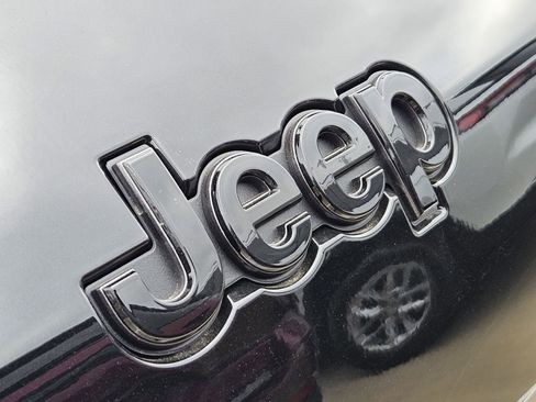New 2025 Jeep Grand Cherokee L Limited image 13