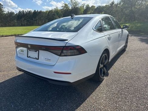 Used 2025 Honda Accord Sport image 3