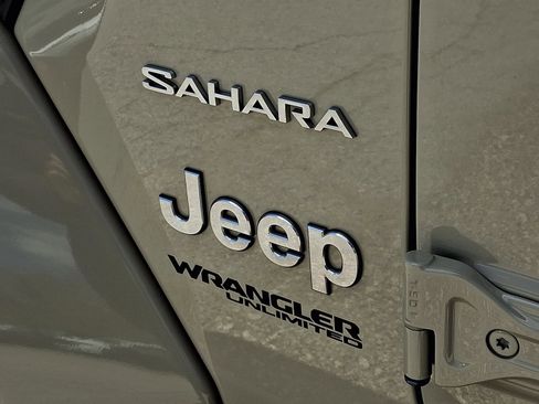 Used 2022 Jeep Wrangler Unlimited Sahara w/ Cold Weather Group image 32