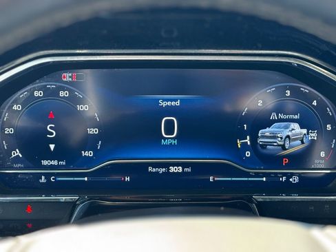 Used 2025 Chevrolet Silverado 1500 LTZ w/ LTZ Premium Package image 7