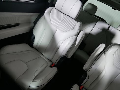 Used 2024 Hyundai Palisade Calligraphy image 12