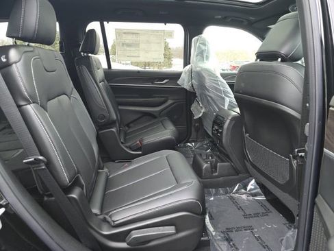 New 2025 Jeep Grand Cherokee L Limited w/ Luxury Tech Group II AWD/4WD image 31