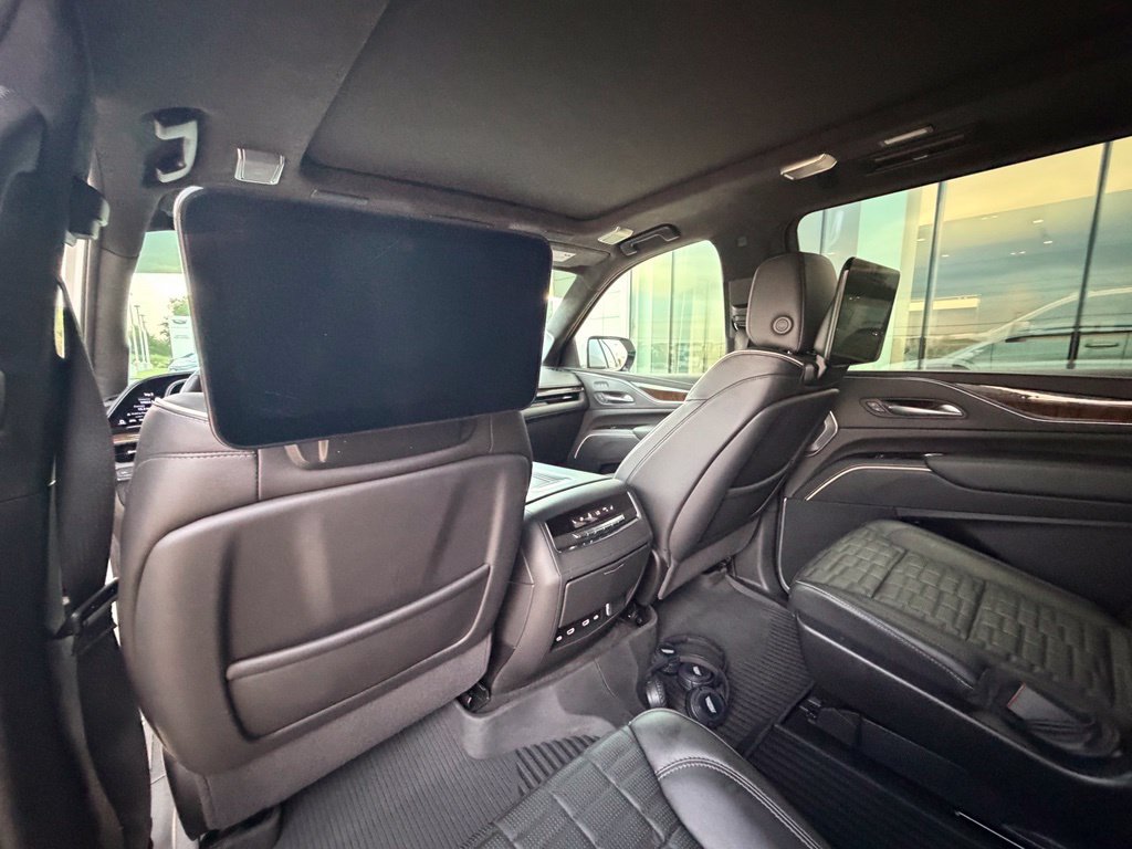Used 2024 Cadillac Escalade ESV Sport Platinum w/ LPO, ONYX Package AWD/4WD image 18