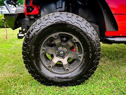 Used 2018 Jeep Wrangler Rubicon w/ Power Convenience Group image 38