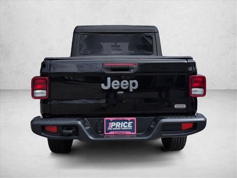 Used 2023 Jeep Gladiator Overland AWD/4WD image 7