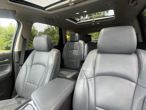 Used 2019 Buick Enclave Essence AWD/4WD image 10