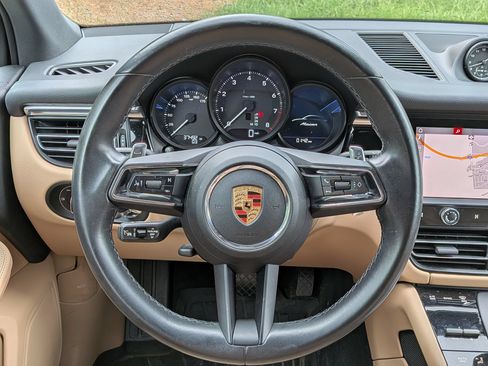Certified 2023 Porsche Macan AWD/4WD image 7