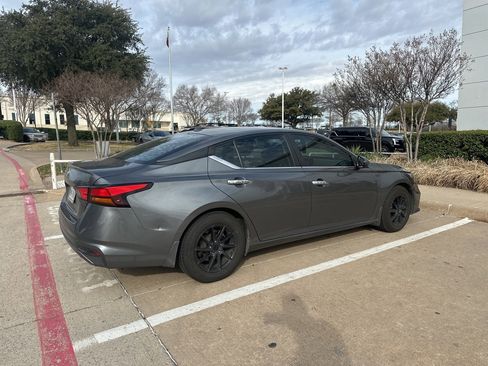 Used 2020 Nissan Altima 2.5 S image 4