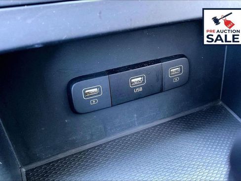 Certified 2024 Kia Carnival LX image 32