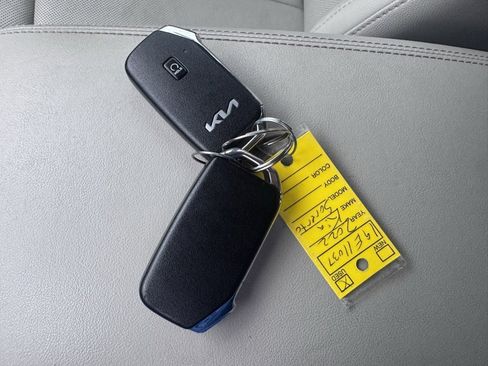 Used 2022 Kia Sorento SX image 2