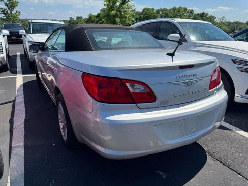Used 2010 Chrysler Sebring Touring FWD image 4