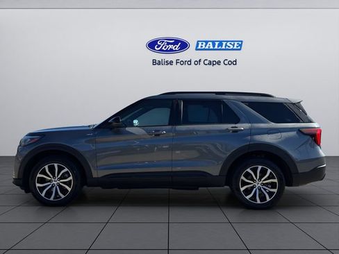 Used 2025 Ford Explorer ST-Line image 3