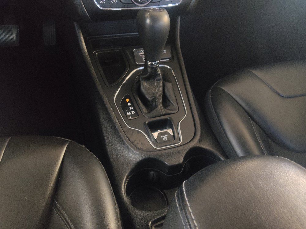 Used 2019 Jeep Cherokee Latitude Plus FWD image 26
