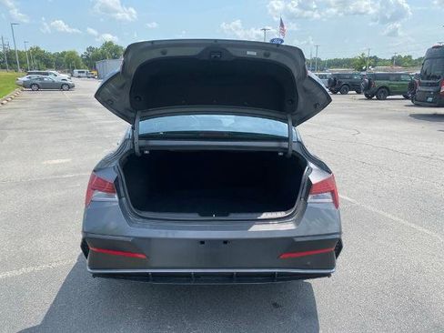Used 2025 Hyundai Elantra SEL FWD image 9