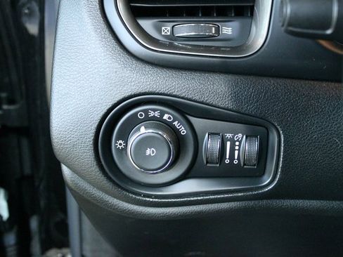 Used 2020 Jeep Renegade Limited image 14