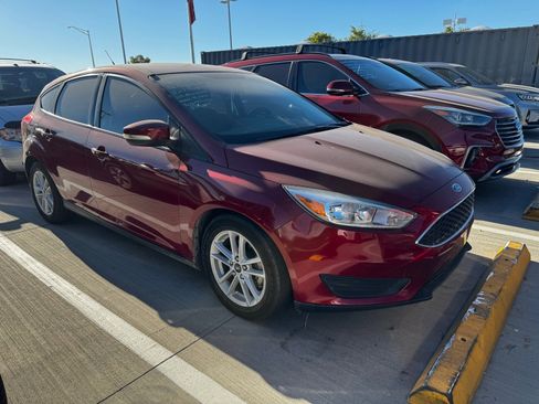 Used 2017 Ford Focus SE image 5