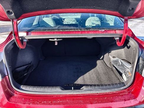 Used 2024 Hyundai Elantra Limited image 28