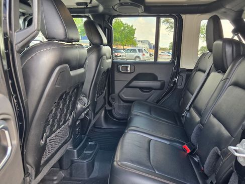 Used 2022 Jeep Wrangler Unlimited Rubicon AWD/4WD image 15