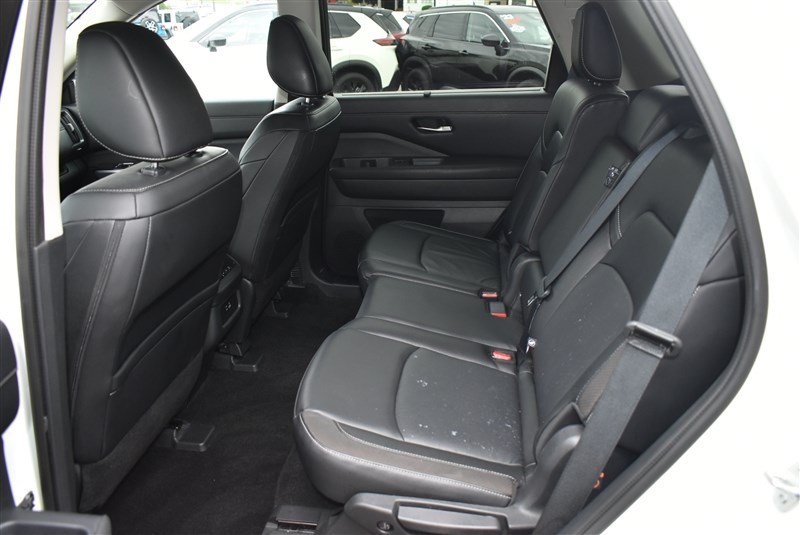 Used 2024 Nissan Pathfinder SL AWD/4WD image 23