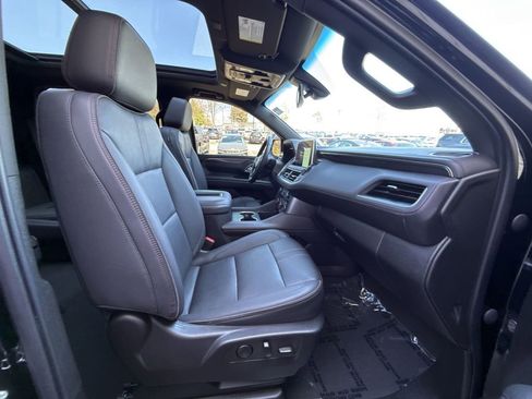 Used 2022 Chevrolet Suburban RST w/ Luxury Package image 28