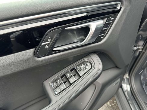 New 2026 Porsche Macan image 18