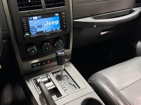 Used 2012 Jeep Liberty Sport image 13