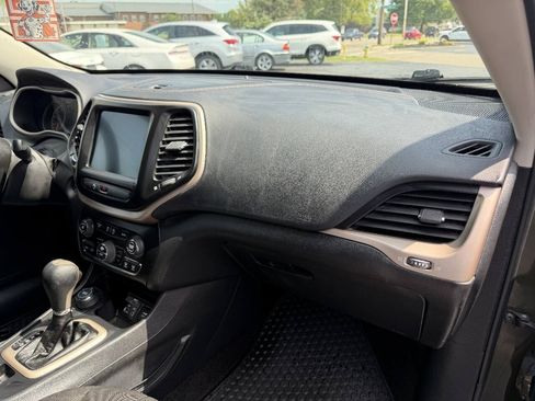 Used 2017 Jeep Cherokee 75th Anniversary AWD/4WD image 22