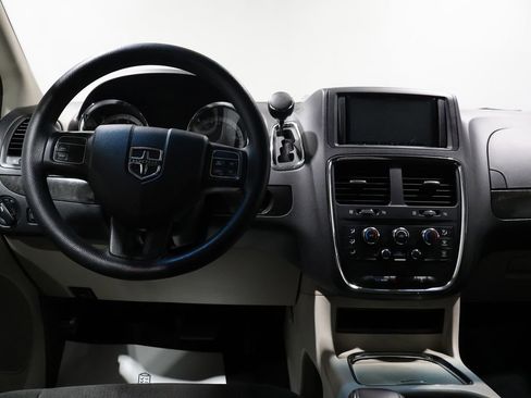 Used 2016 Dodge Grand Caravan SXT image 16
