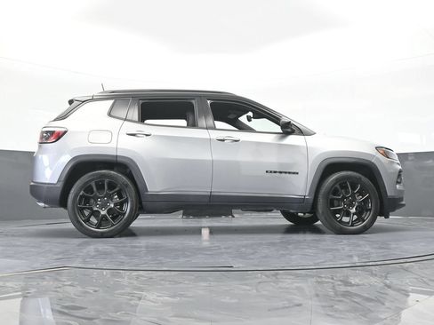 Used 2022 Jeep Compass Latitude FWD image 56