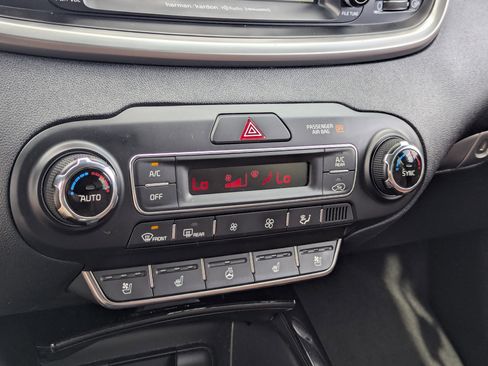 Used 2019 Kia Sorento SX image 31