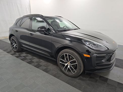 Used 2022 Porsche Macan w/ Premium Package Plus AWD/4WD image 4