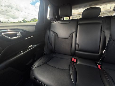 Used 2025 Jeep Compass Trailhawk AWD/4WD image 38