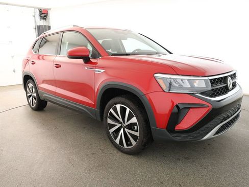 Used 2022 Volkswagen Taos SE w/ Panoramic Sunroof Package image 3