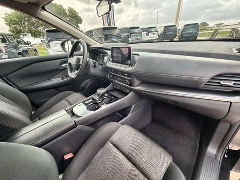 Used 2025 Nissan Rogue SV FWD image 28