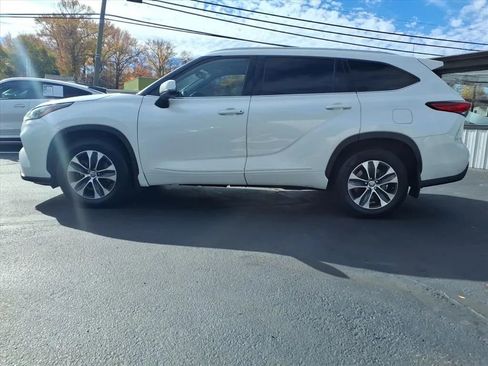 Used 2020 Toyota Highlander XLE image 6