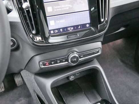 Certified 2024 Volvo XC40 B5 Plus w/ Protection Package Premier image 16