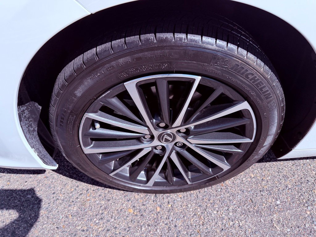 Certified 2023 Lexus ES 300h w/ Premium Package FWD image 15