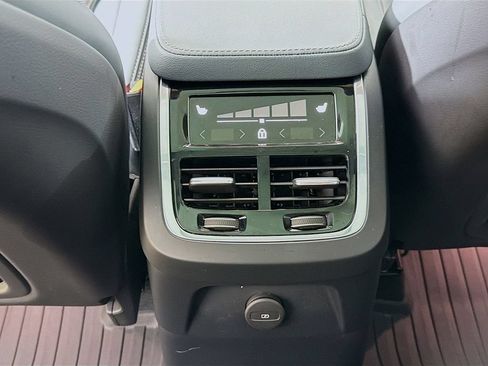 Used 2024 Volvo XC90 T8 Ultimate w/ Lounge Package AWD/4WD image 32
