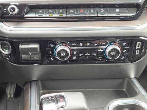 Used 2024 GMC Sierra 1500 SLT AWD/4WD image 18