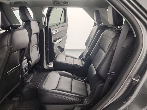 Used 2024 Ford Explorer Limited w/ Limited Technology Package AWD/4WD image 18