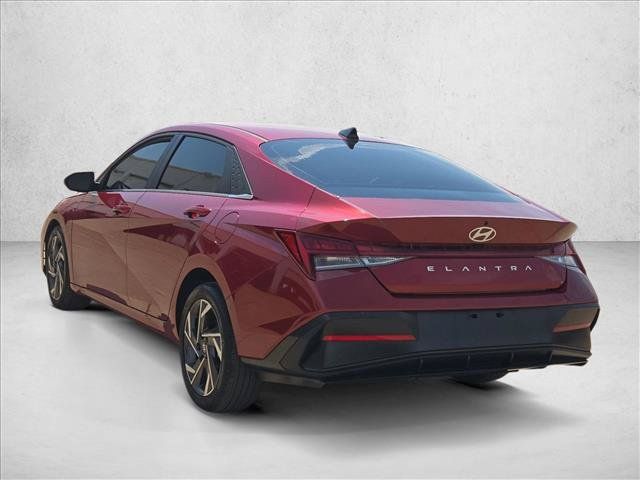 Used 2024 Hyundai Elantra SEL w/ Convenience Package FWD image 8