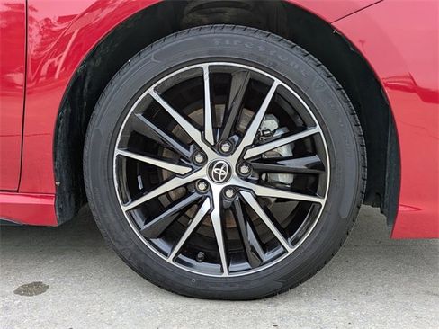 Used 2024 Toyota Camry SE image 11