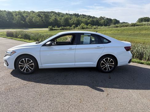 Used 2023 Volkswagen Jetta Sport FWD image 2